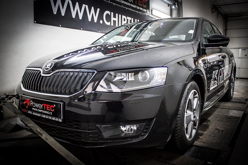 skoda-octavia-delphi-dcm62-cerna-dyno.jpg