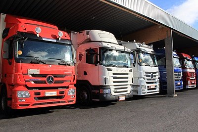 ilustracni-foto-kamiony-actros-scania.jpg